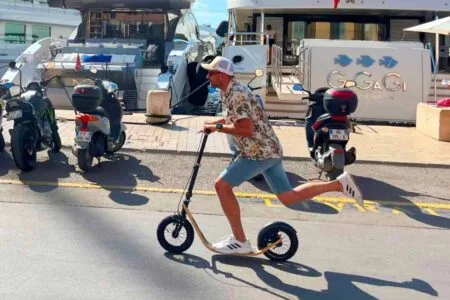 Fast kick scooting