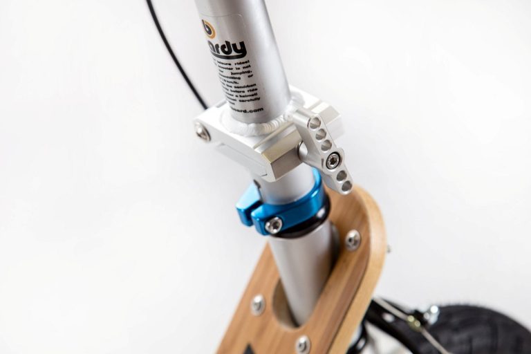 classic boardy kick scooter - the folding mechanism