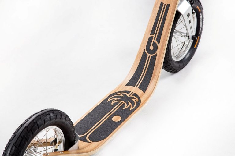 classic boardy scooter - the deck with the palmtree