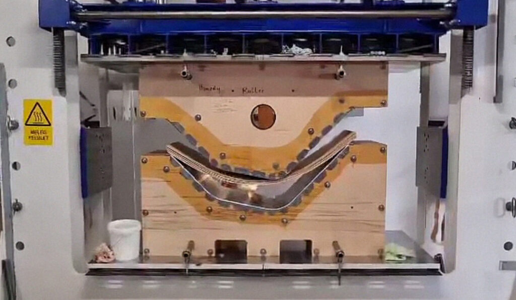 60 tons press vs. boardy board
